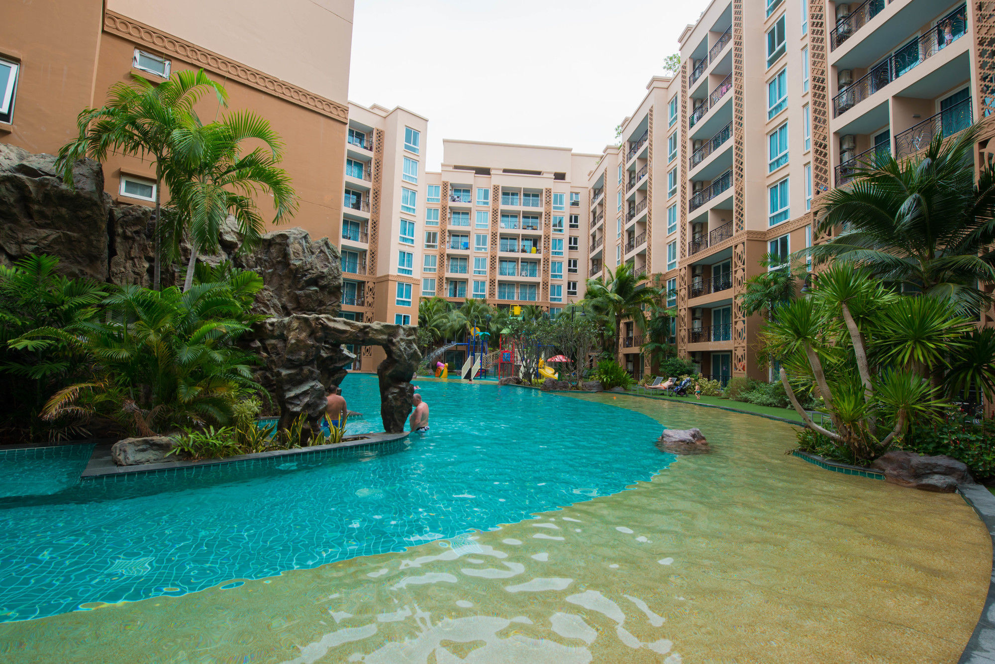 Atlantis Pattaya High Service หาดจอมเทียน ภายนอก รูปภาพ