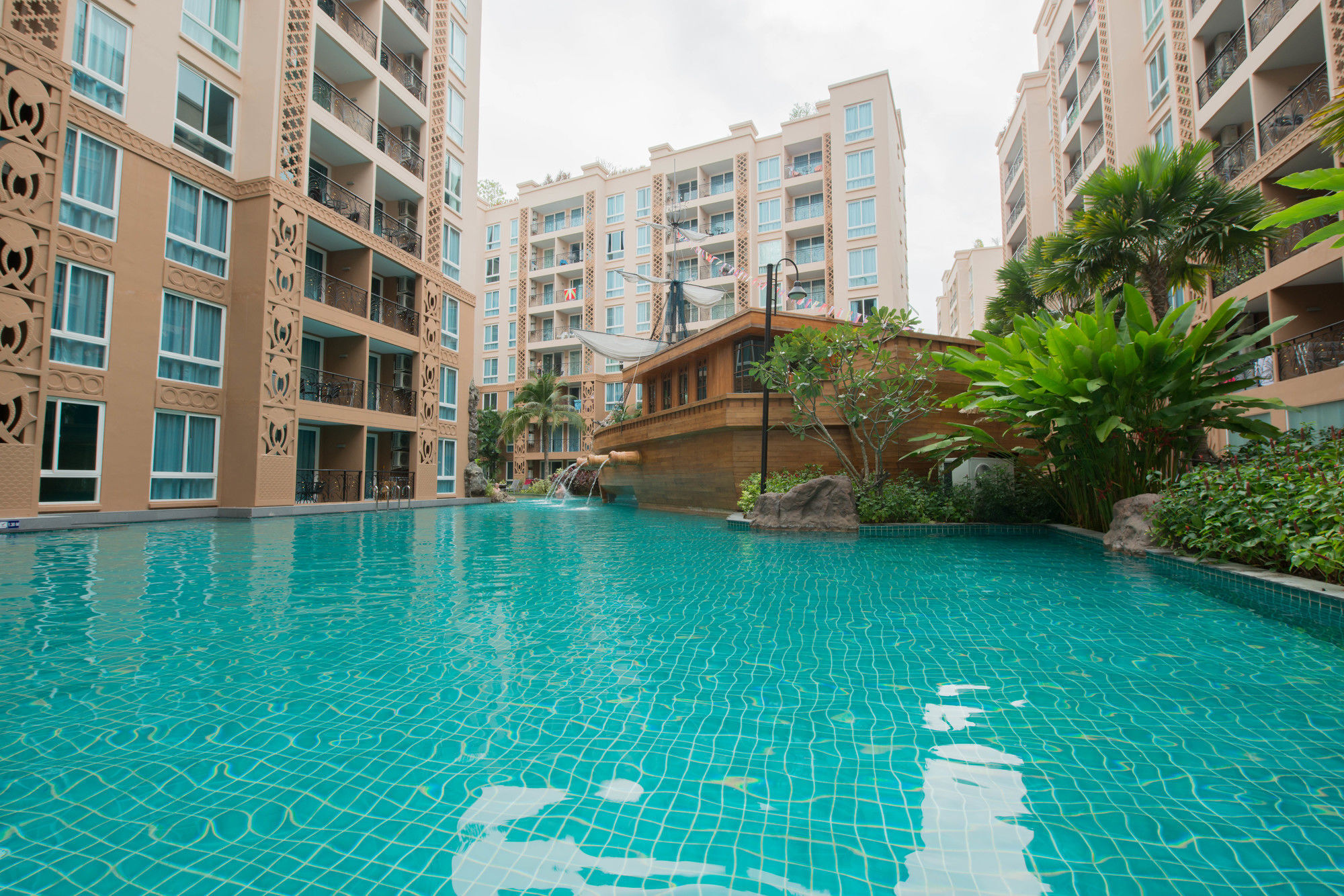 Atlantis Pattaya High Service หาดจอมเทียน ภายนอก รูปภาพ