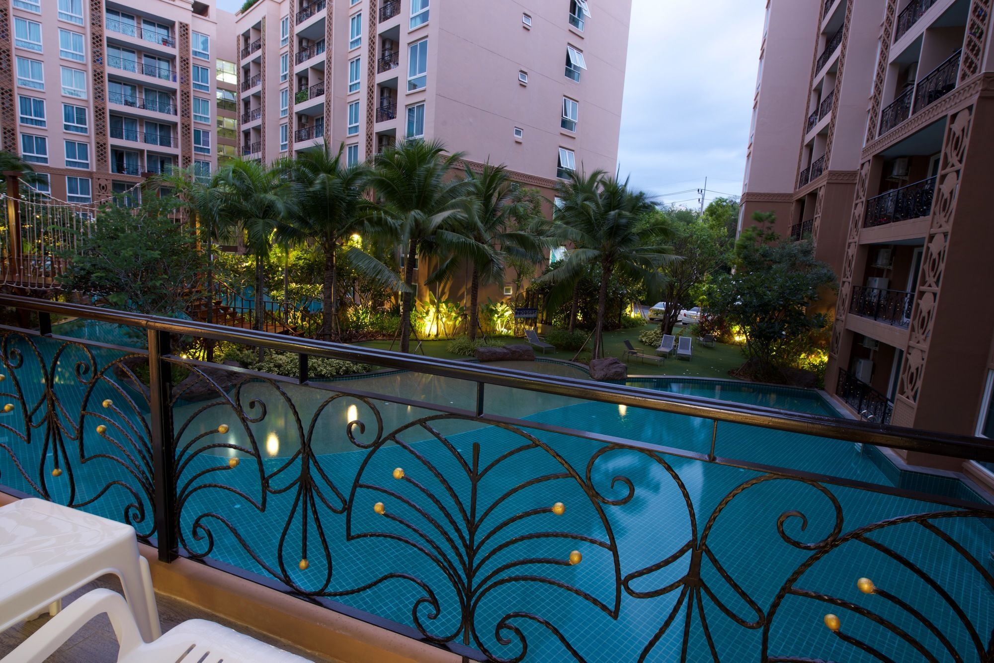 Atlantis Pattaya High Service หาดจอมเทียน ภายนอก รูปภาพ